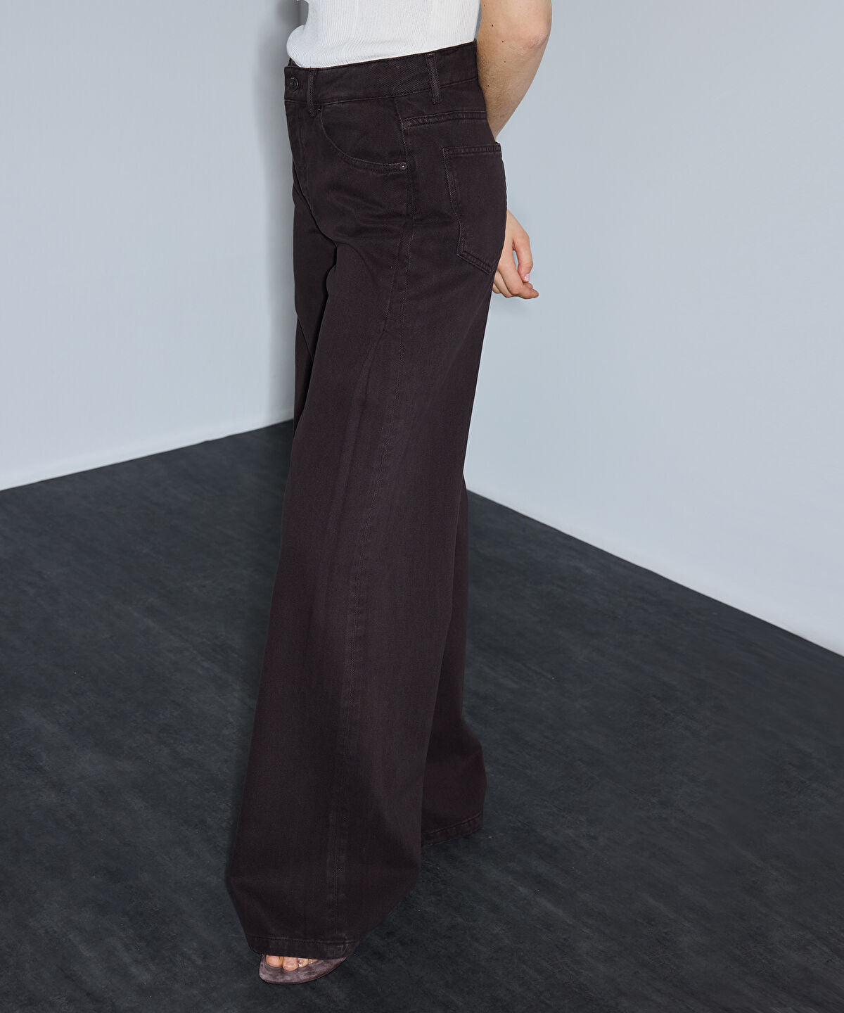 Zoomed Wide-Leg Chain Jeans 