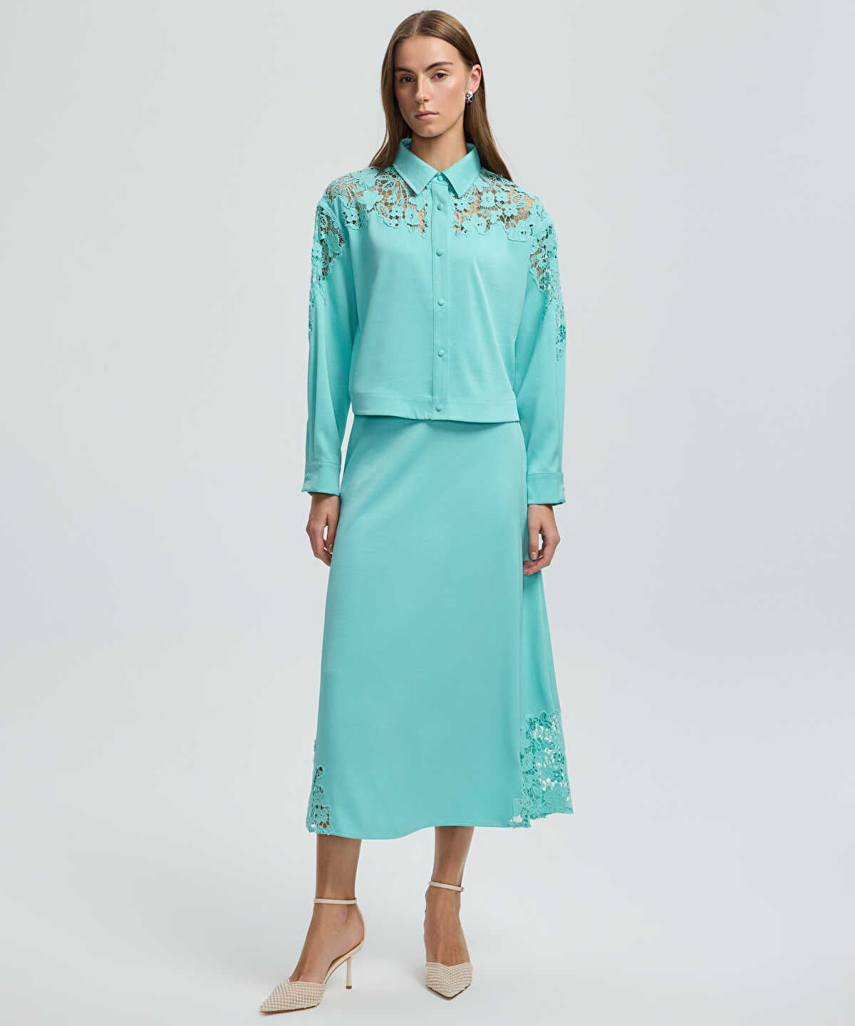 Zoomed Shirt with Floral Lace Panel
