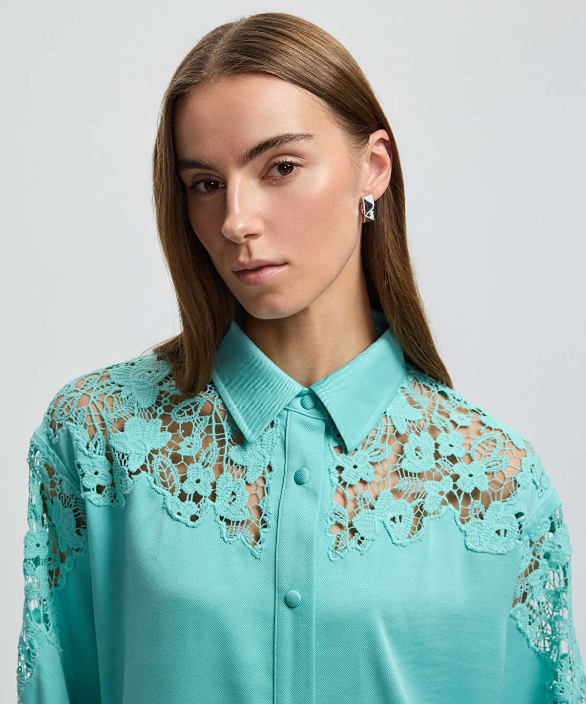Zoomed Shirt with Floral Lace Panel