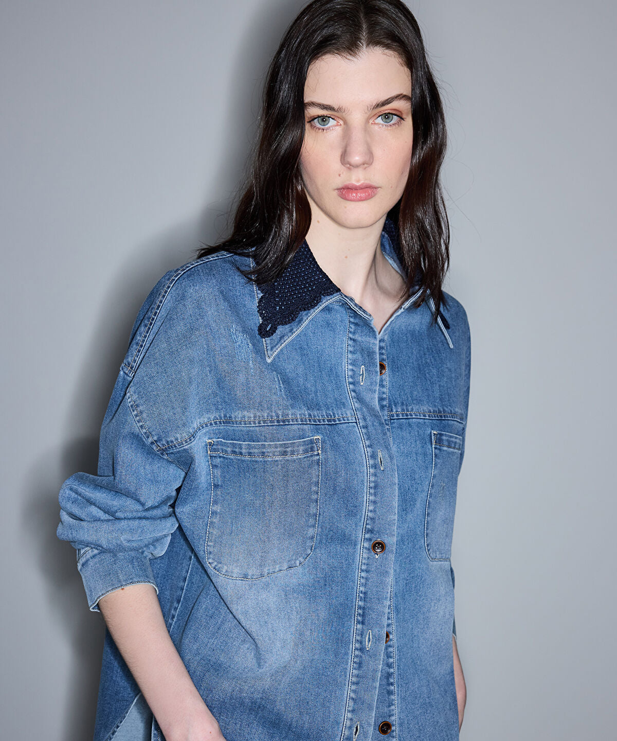 Zoomed Crochet Collar Denim Shirt