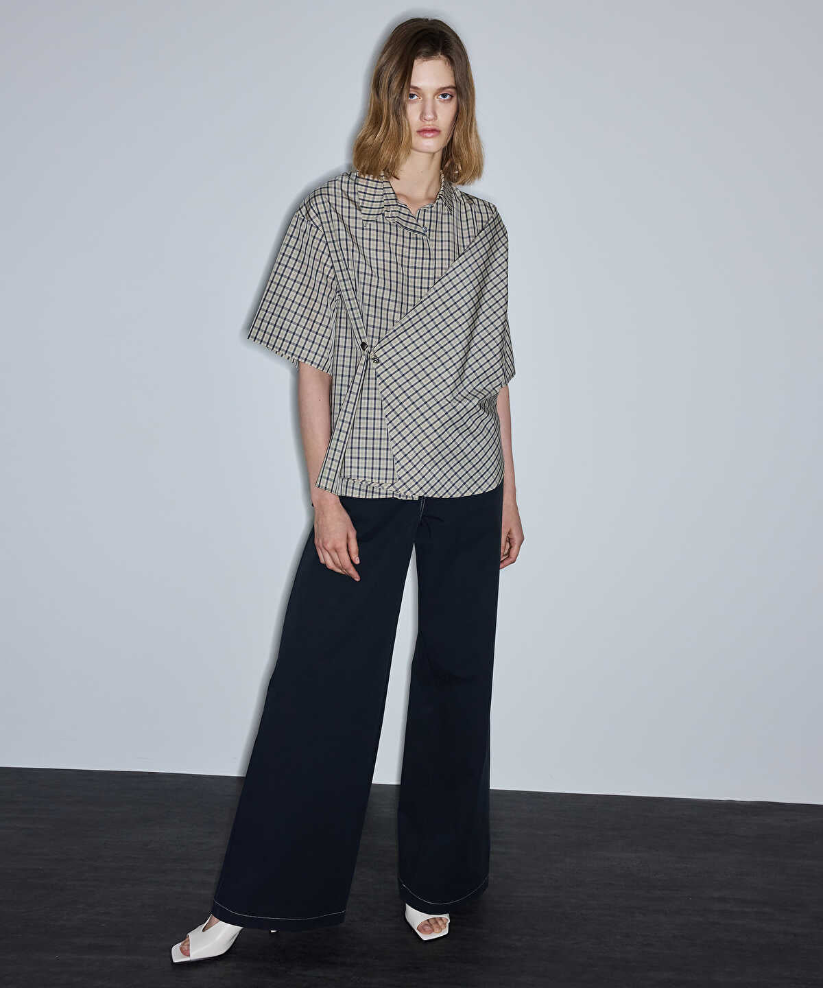 Zoomed Asymmetric Plaid Shirt