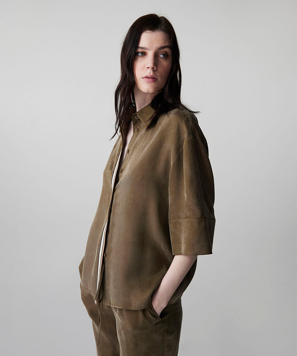 Zoomed Rhinestone Embellished Contrast Piped Shirt