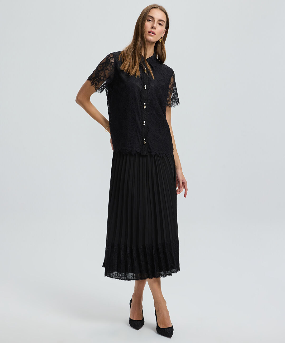 Zoomed Mixed Button Lace Shirt
