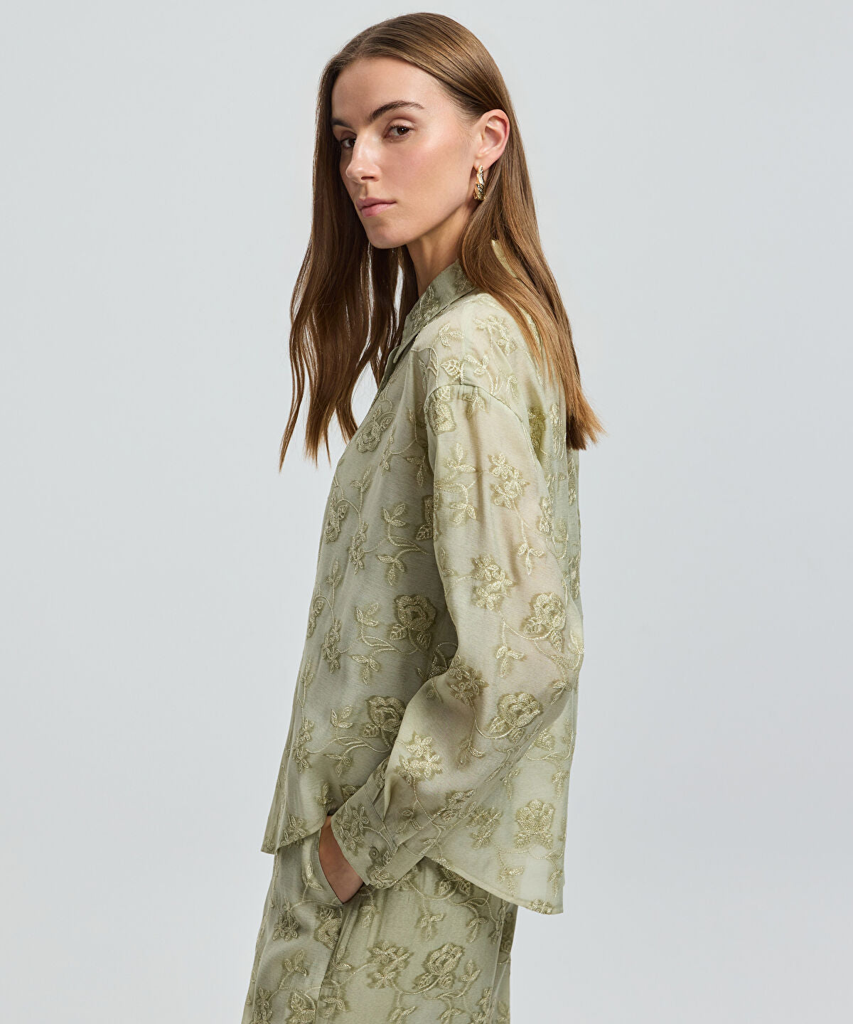 Zoomed Floral Embroidered Shirt