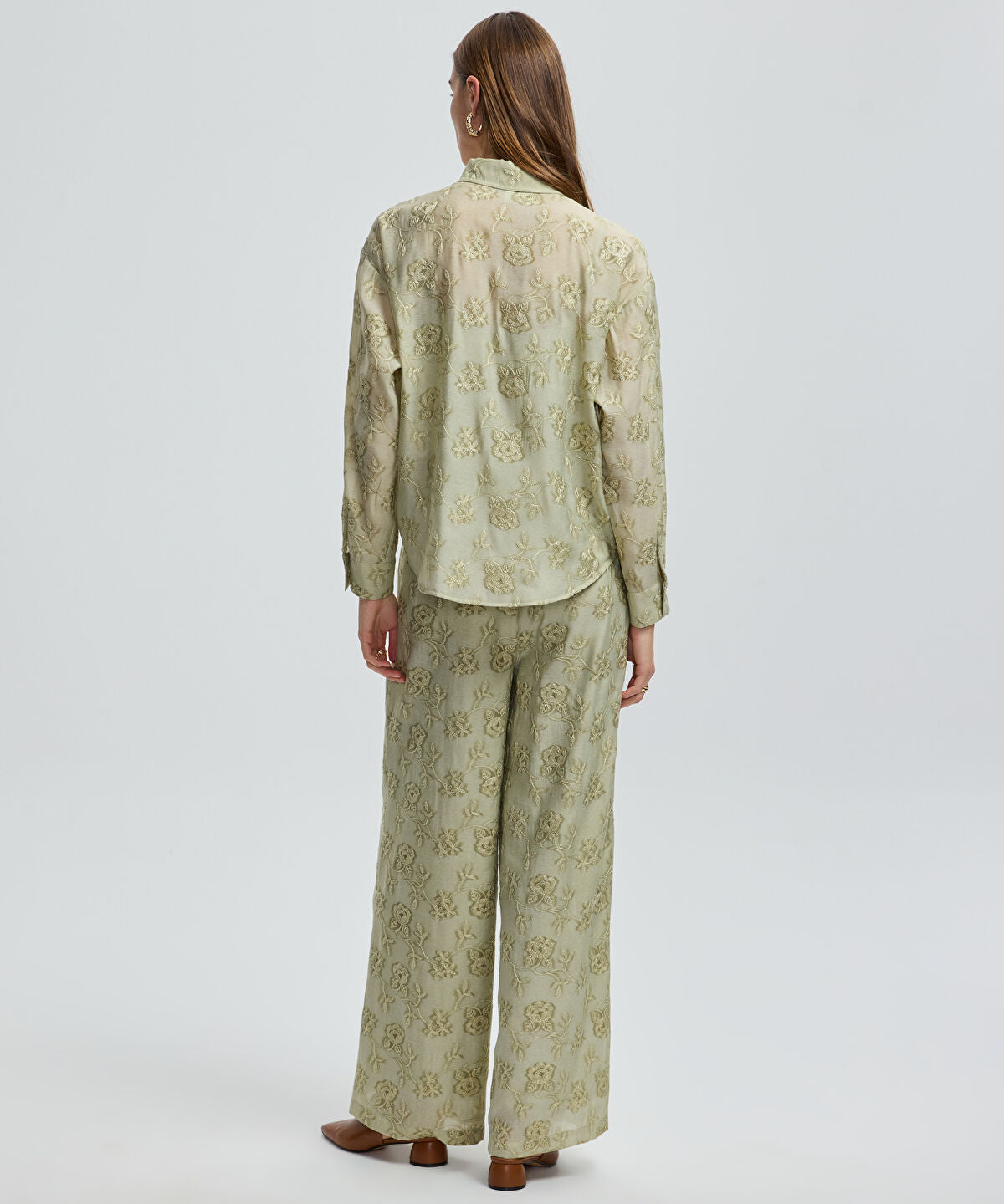 Zoomed Floral Embroidered Shirt
