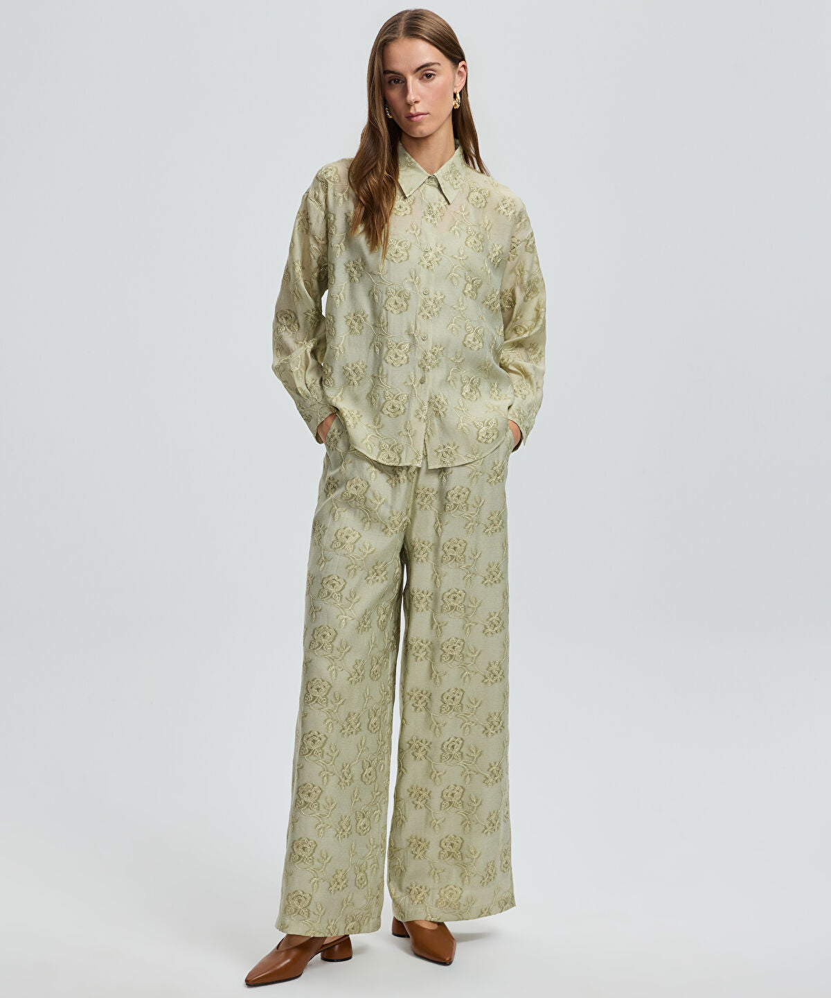 Zoomed Floral Embroidered Shirt