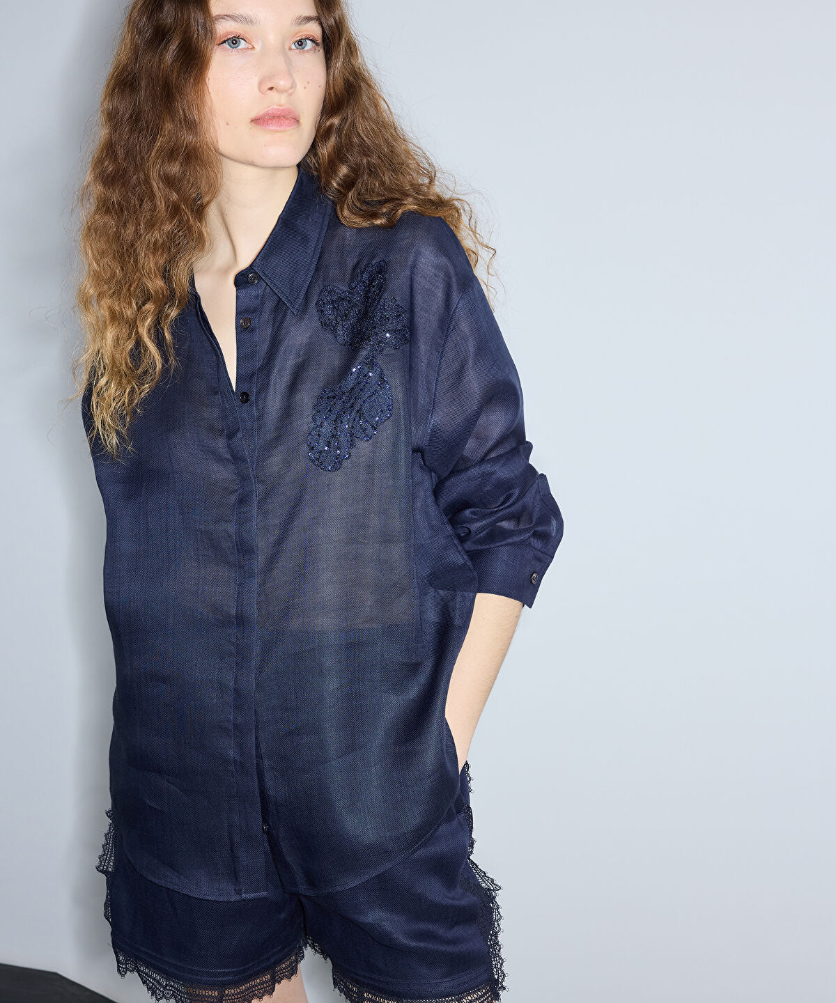 Zoomed Linen Shirt with Lace Applique