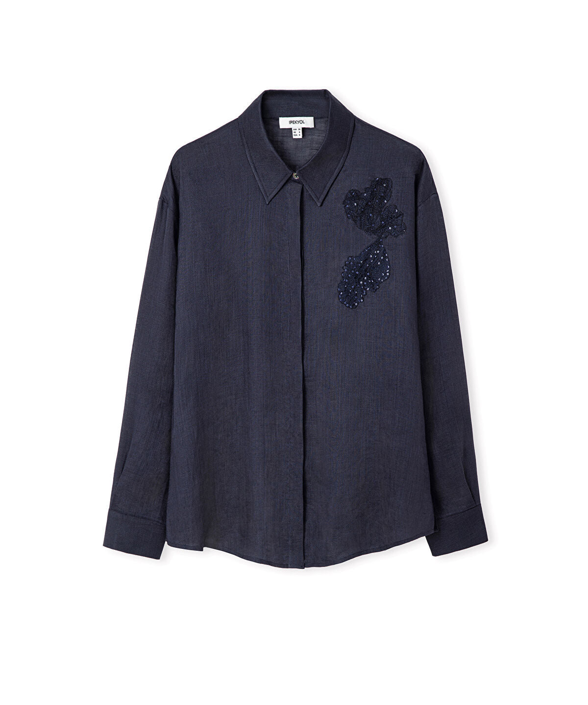 Zoomed Linen Shirt with Lace Applique