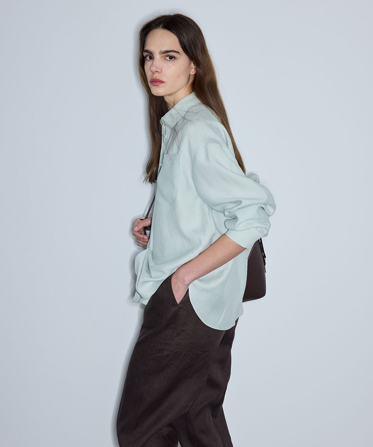 Zoomed Asymmetric Twisted Shirt