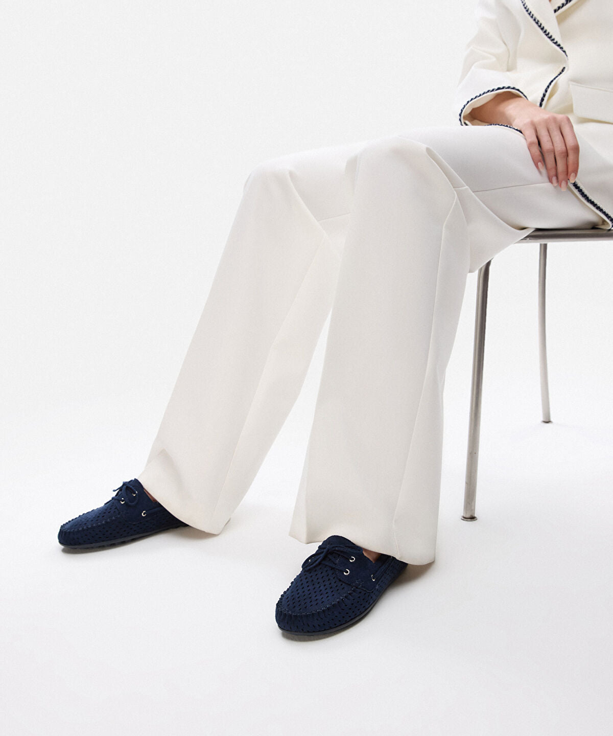 Zoomed Cutout Loafers