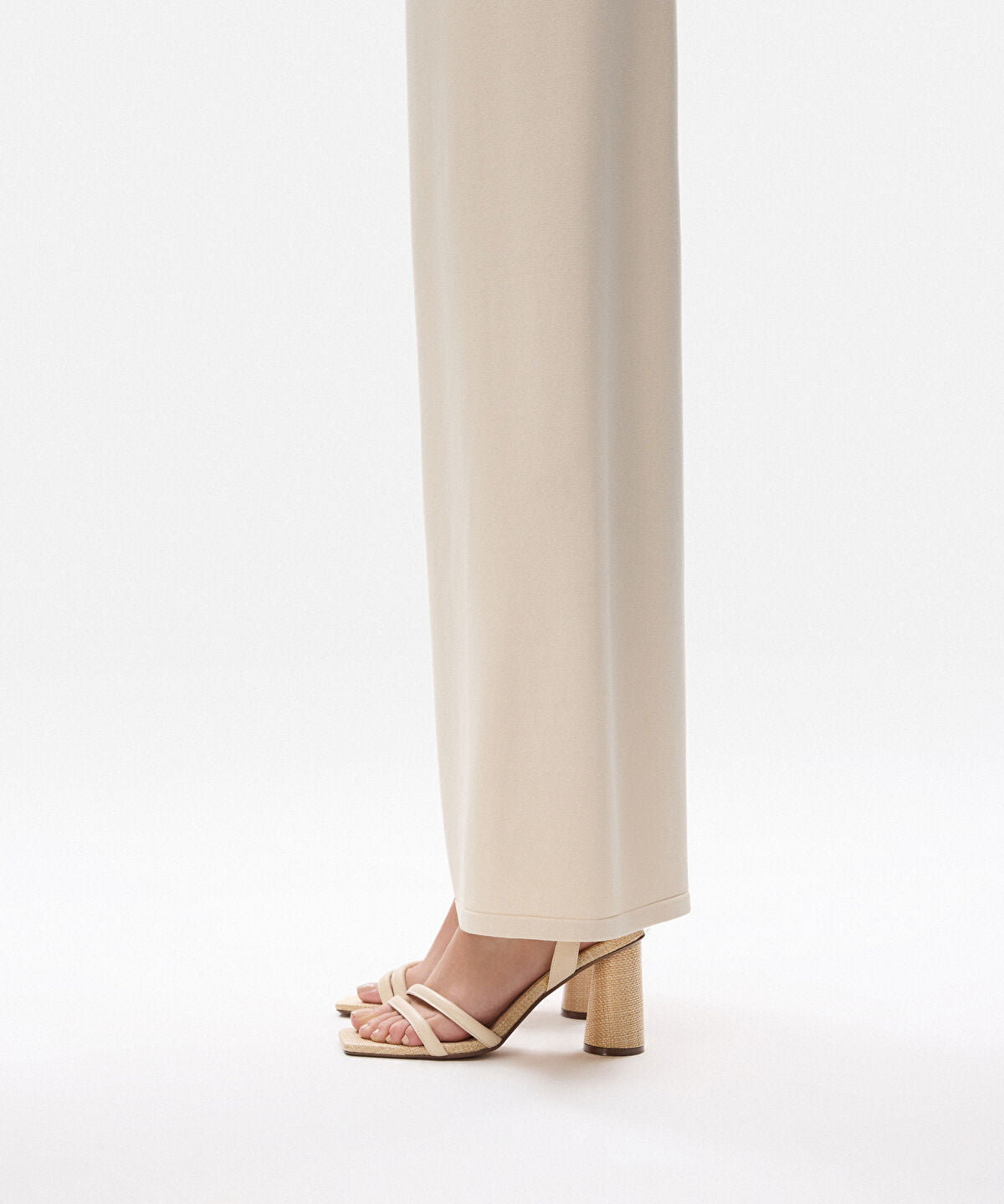 Zoomed Contrast-Textured Heels