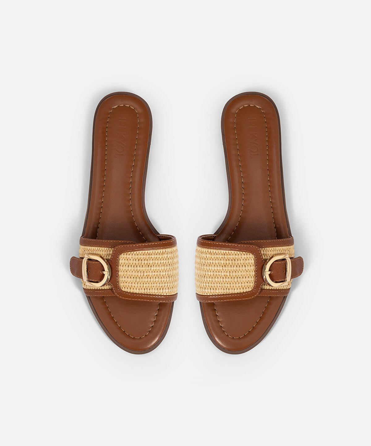 Zoomed Contrast Texture Buckle Slides