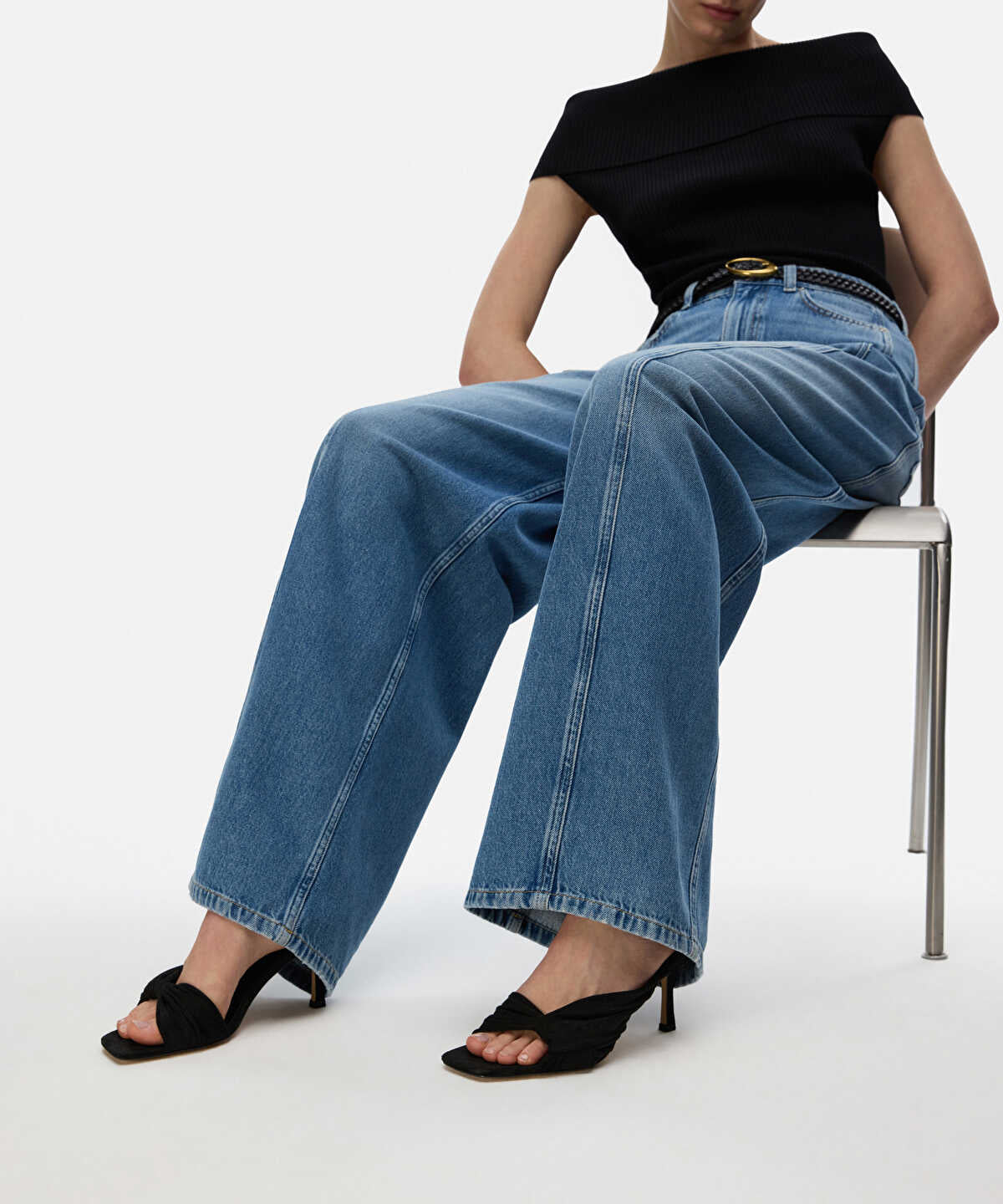 Zoomed Twist Detail Mules