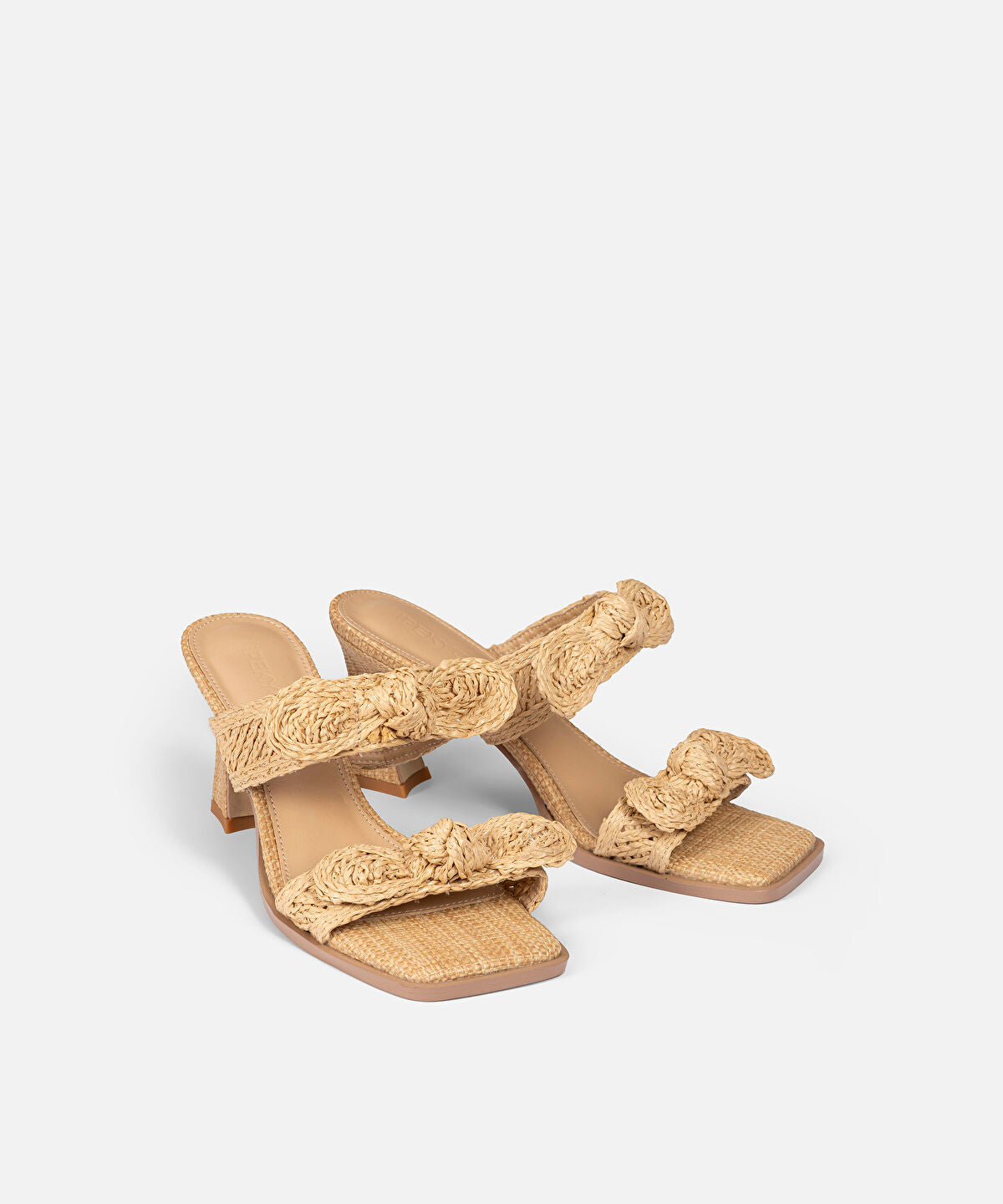 Zoomed Bow Detail Straw Effect Mules