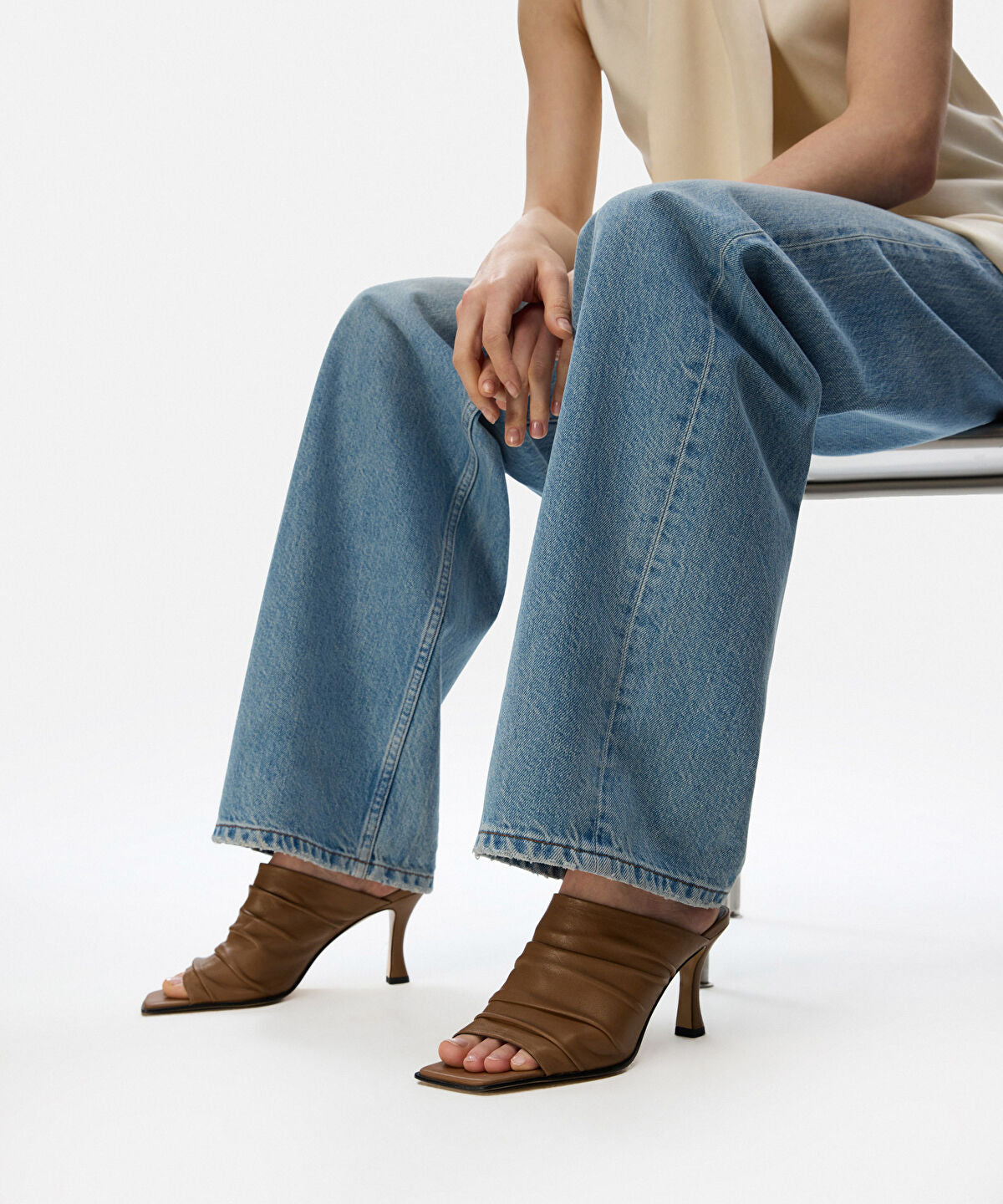 Zoomed SLIPPERS