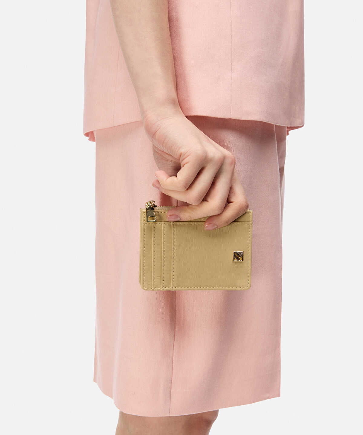Zoomed Monogram Buckle Card Holder