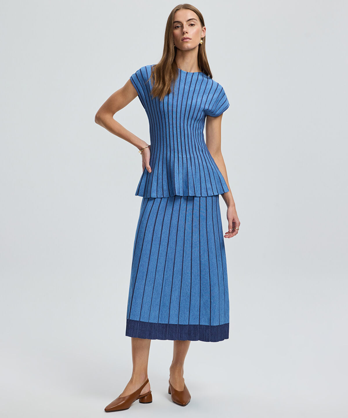 Zoomed Contrast Trim Knit Top