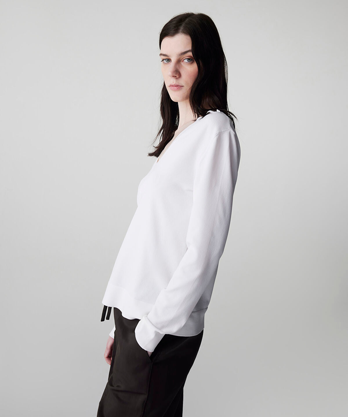 Zoomed V-Neck Basic Knit Top