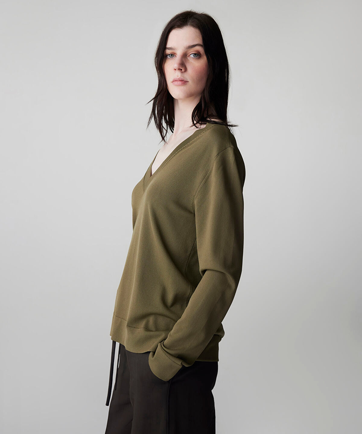 Zoomed V-Neck Basic Knit Top
