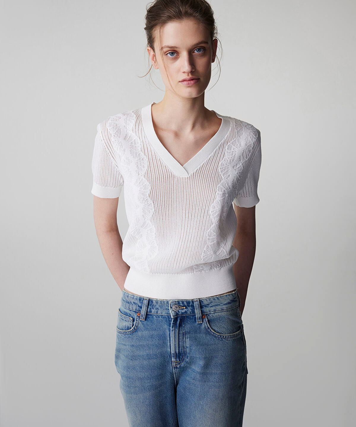 Zoomed Emboridered Knit Top