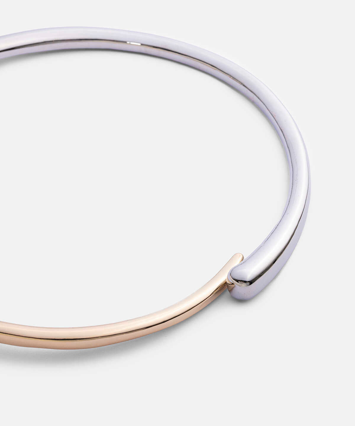 Zoomed Two-Tone Rigid Necklace