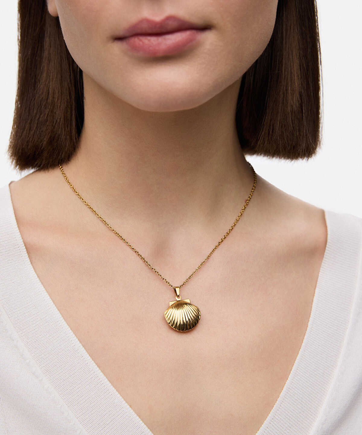 Zoomed Stainless Steel Seashell Necklace