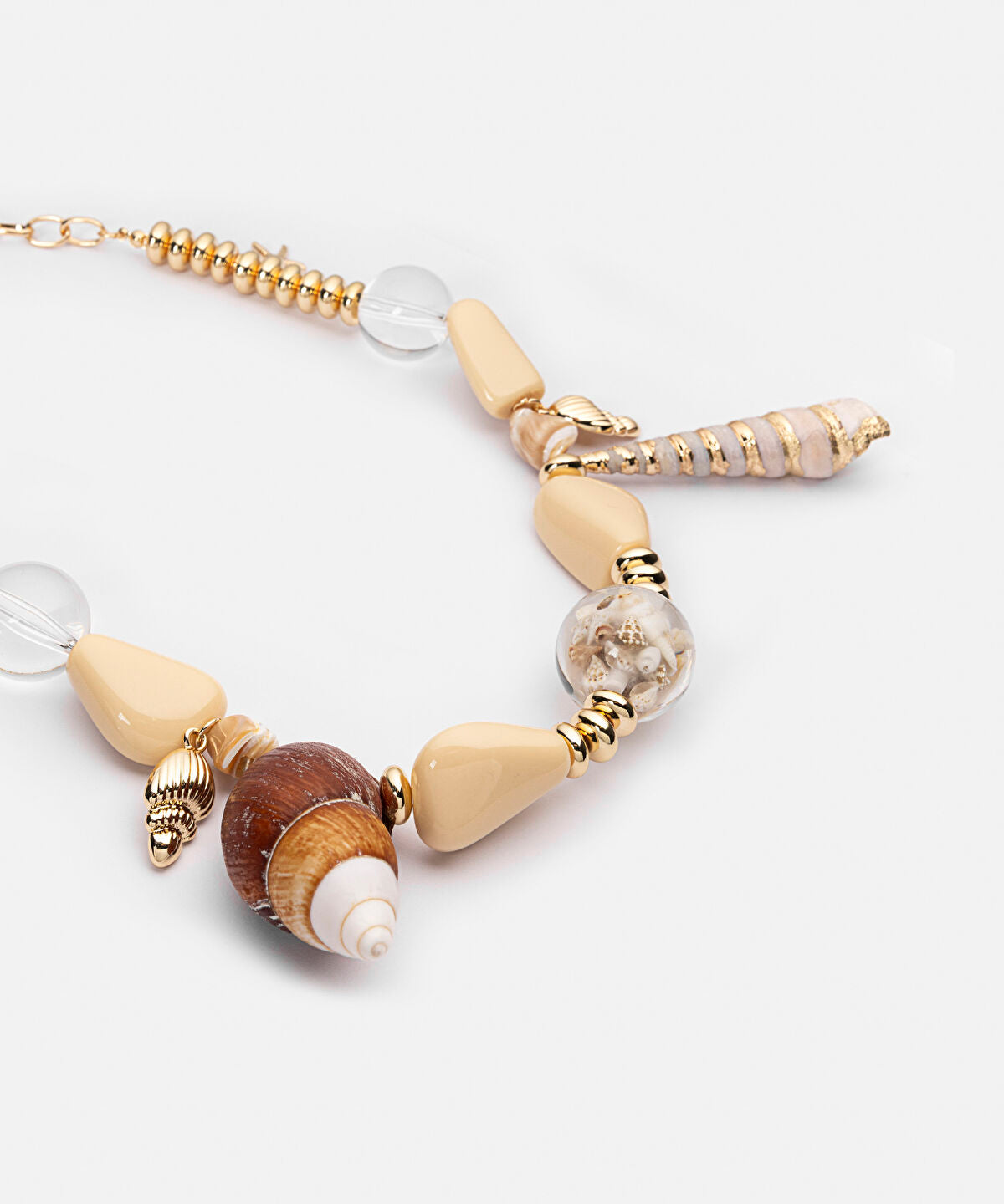 Zoomed Shell and Resin Necklace
