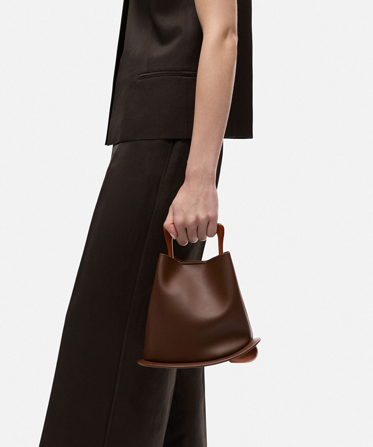 Zoomed Wooden Handle Bag