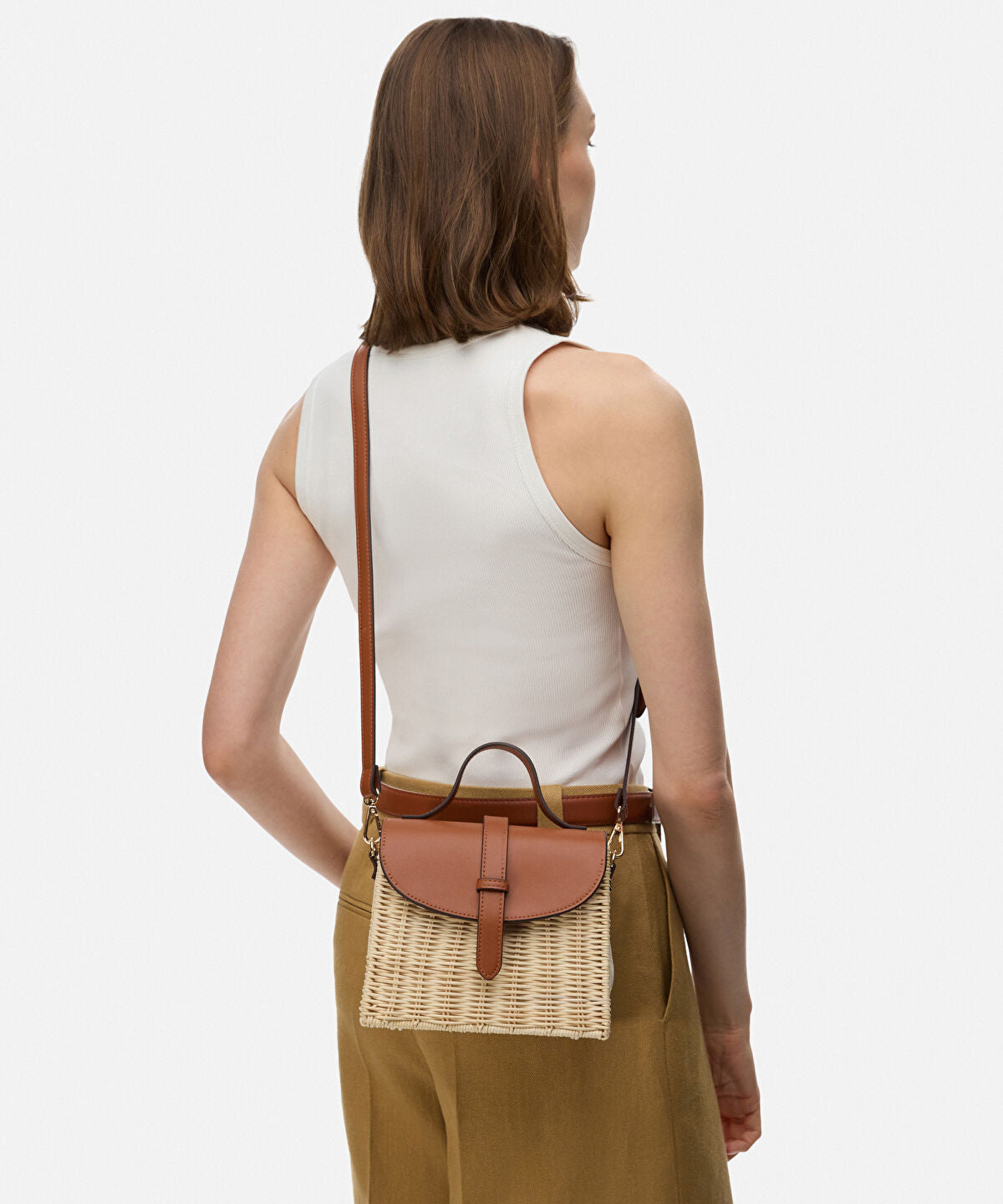 Zoomed Contrast Flap Rattan Bag