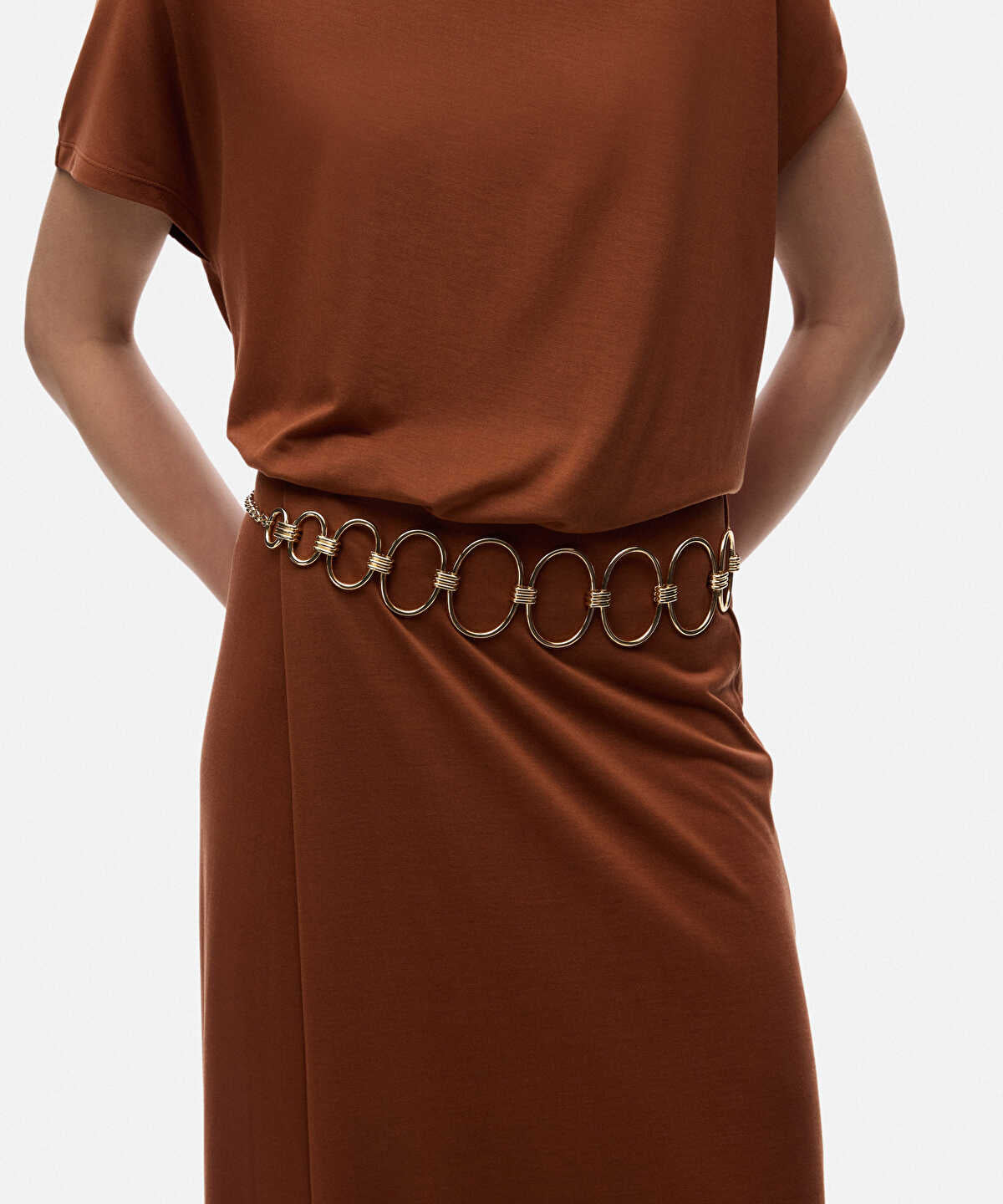 Zoomed Multi-Piece Metal Belt