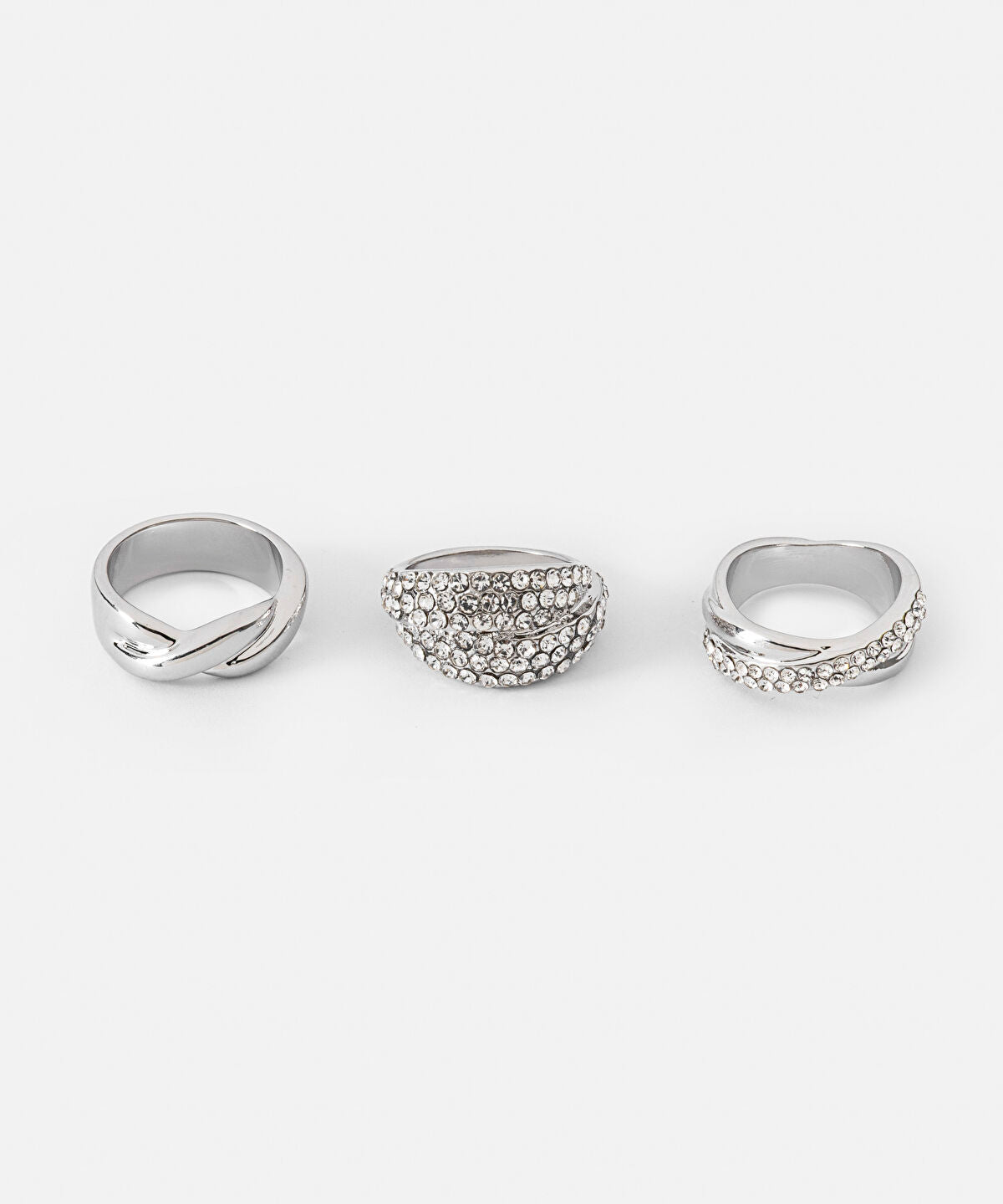 Zoomed Crystal Embellished Ring Set