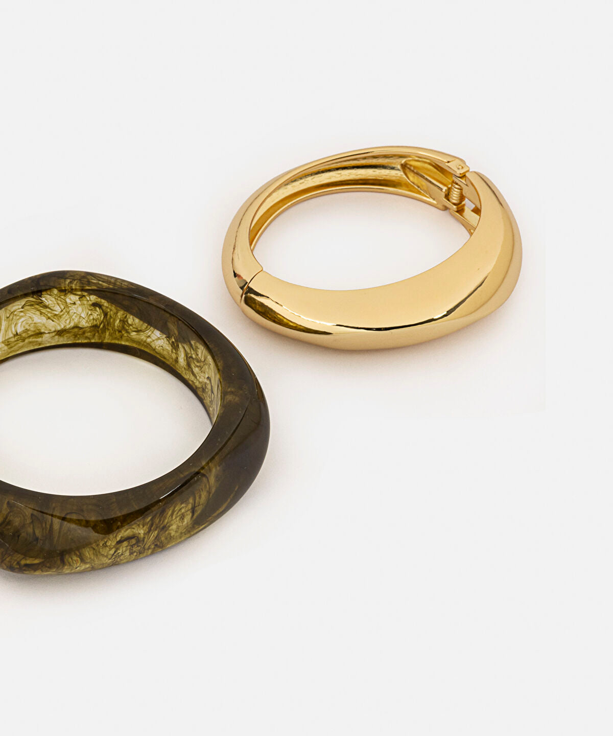 Zoomed Resin and Metal Bracelet Set