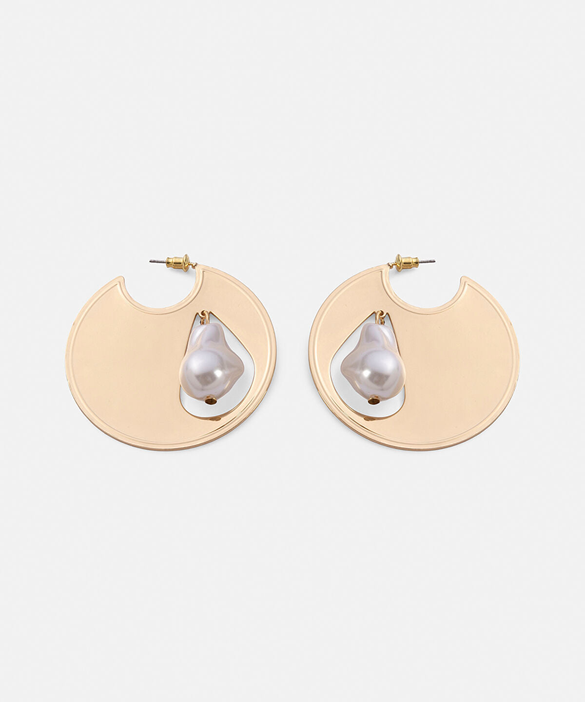 Zoomed Faux Pearl Embellished Earrings