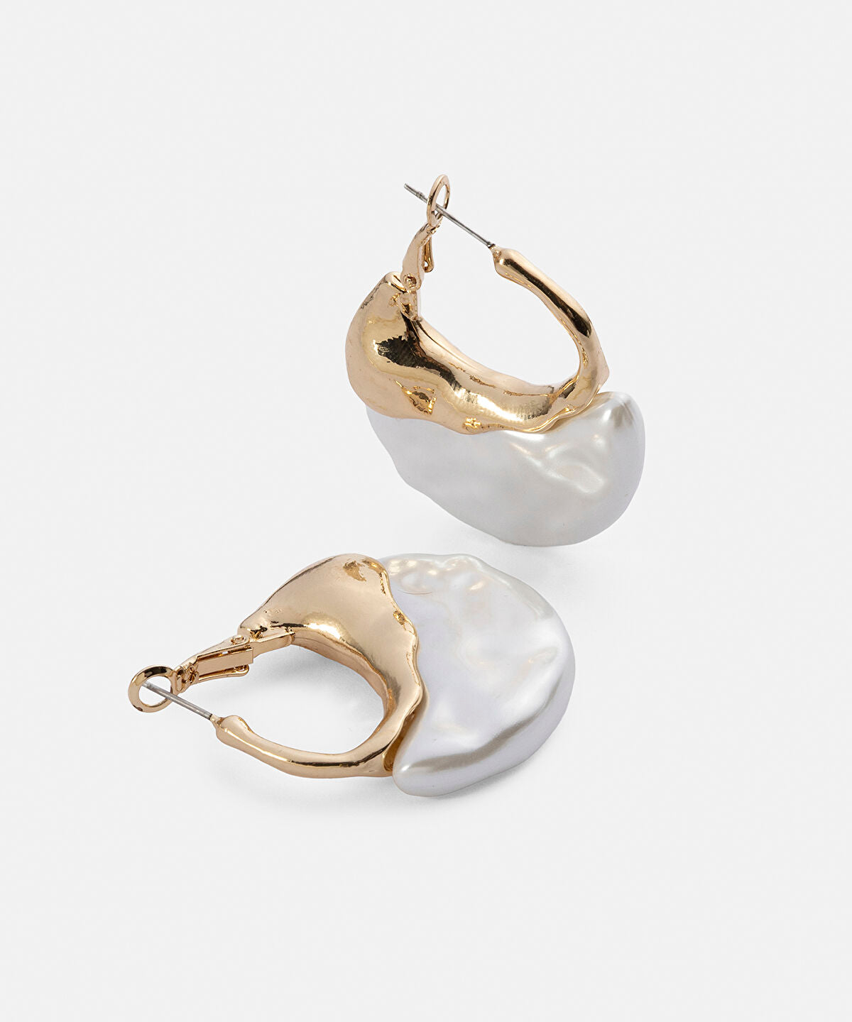 Zoomed Textured Faux Pearl Earrings
