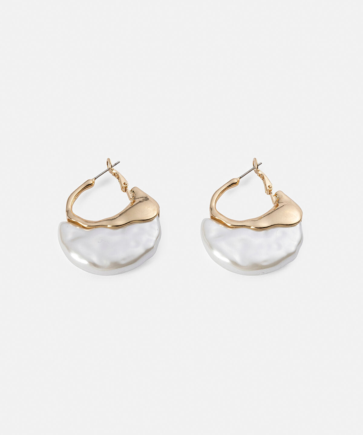 Zoomed Textured Faux Pearl Earrings
