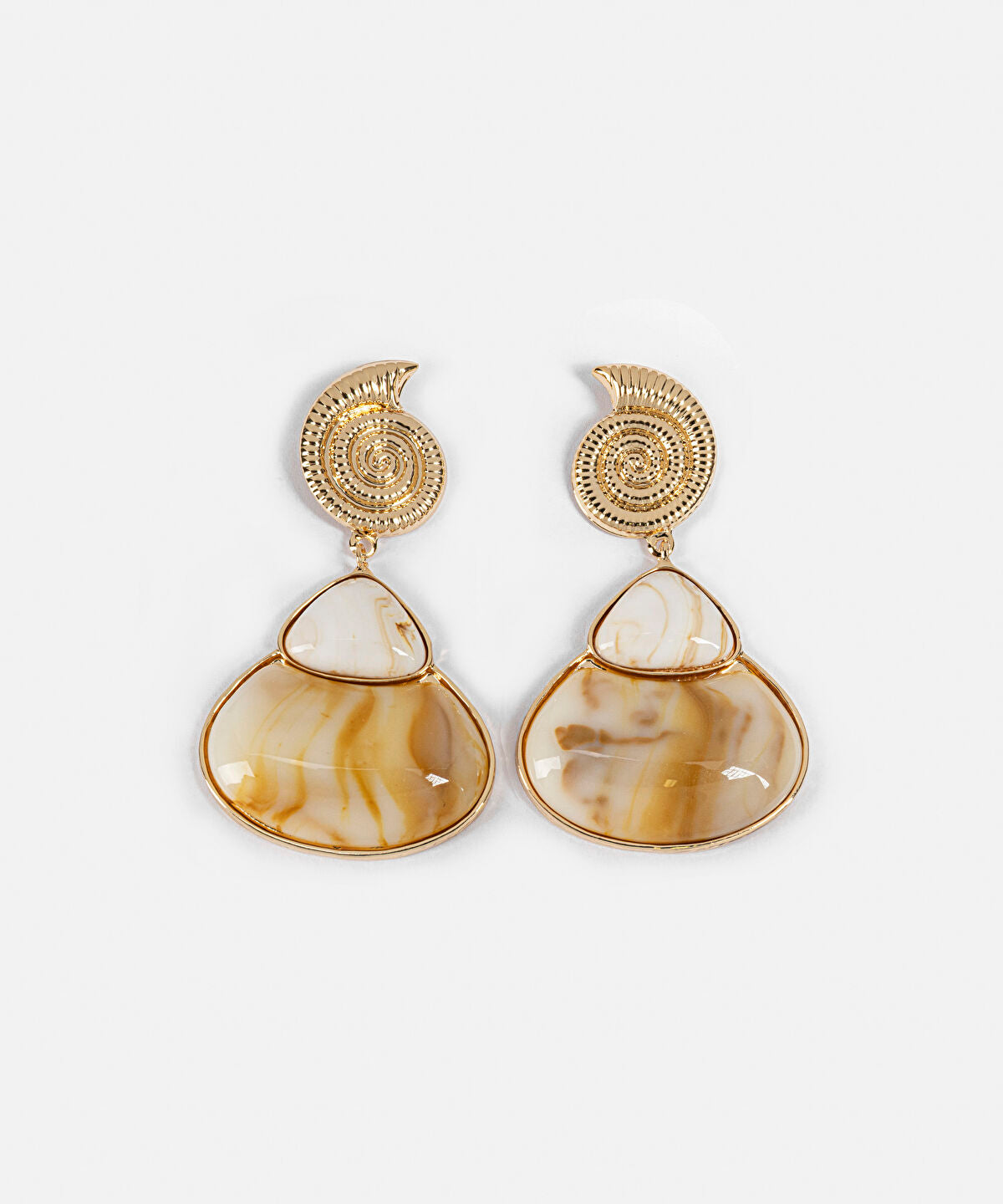 Zoomed Resin Seashell Earrings