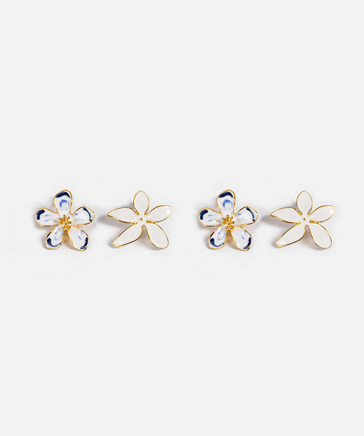 Zoomed Pack of 2 Floral Earrings