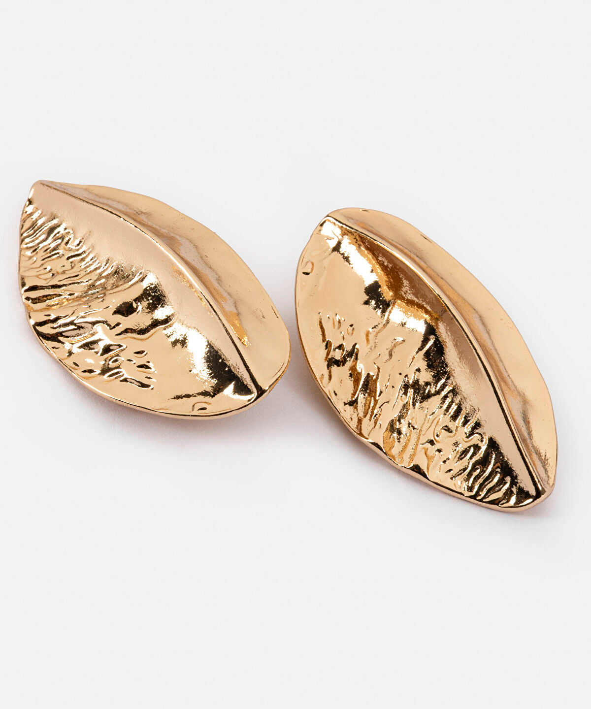 Zoomed Contrast Texture Metal Earrings