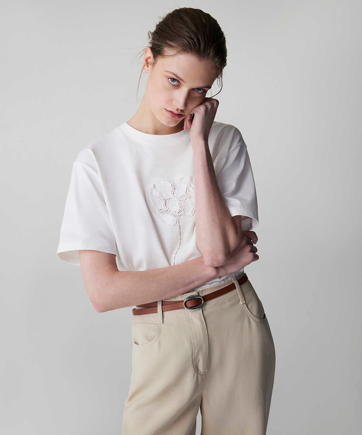 Zoomed Floral Applique T-Shirt
