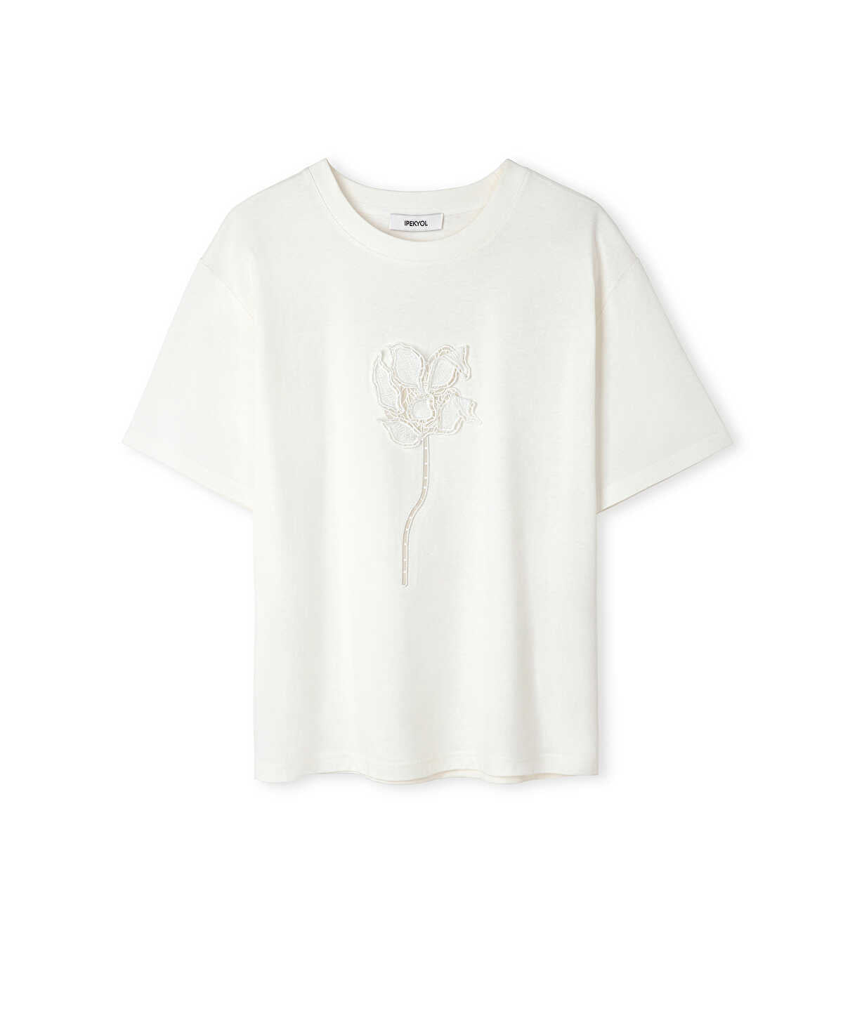Zoomed Floral Applique T-Shirt