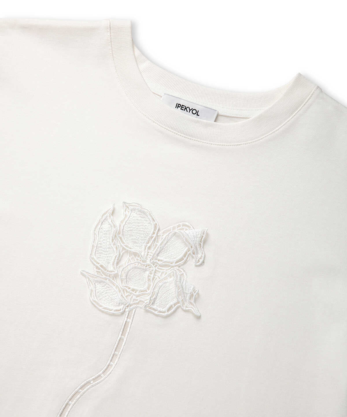 Zoomed Floral Applique T-Shirt