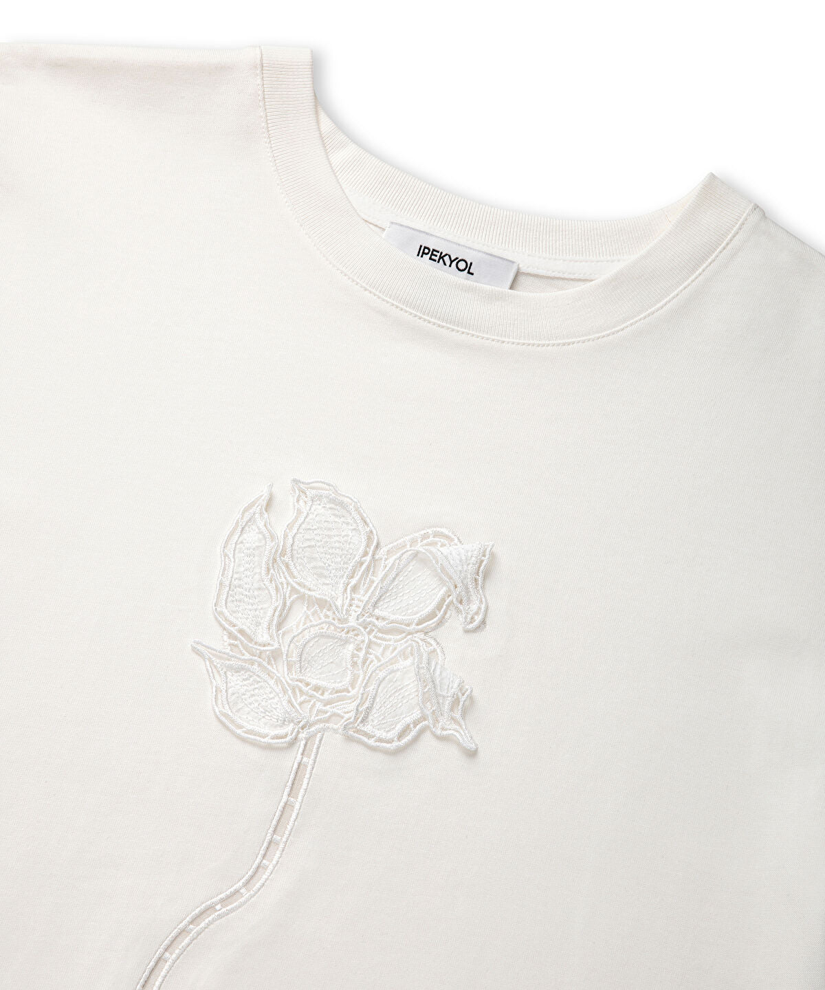 Zoomed Floral Applique T-Shirt
