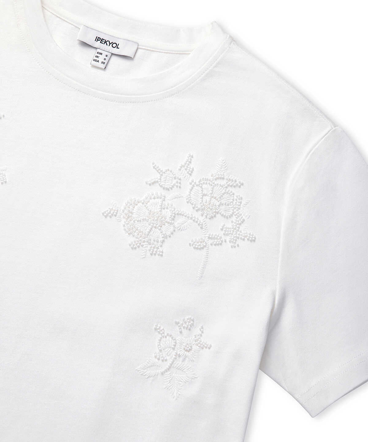 Zoomed Floral Embroidery T-Shirt