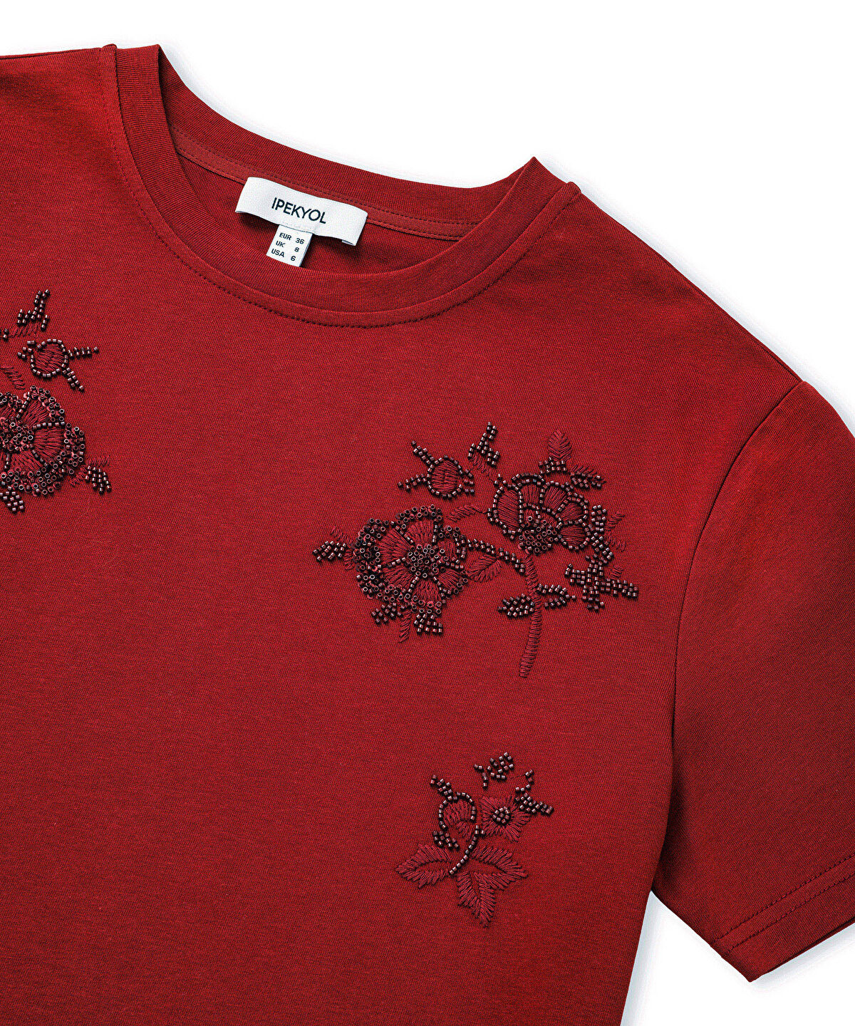 Zoomed Floral Embroidery T-Shirt