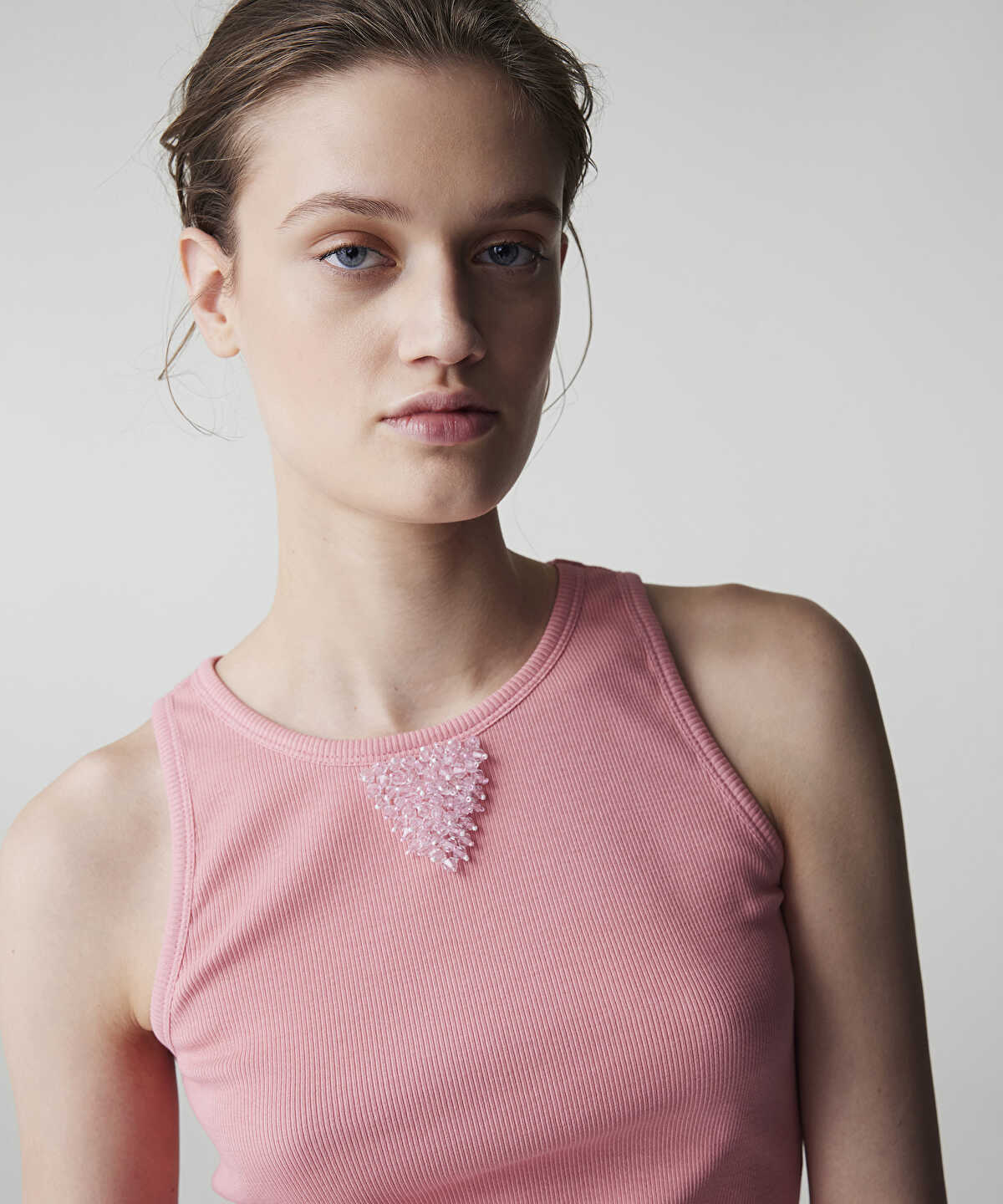 Zoomed Ribbed T-Shirt with Beads