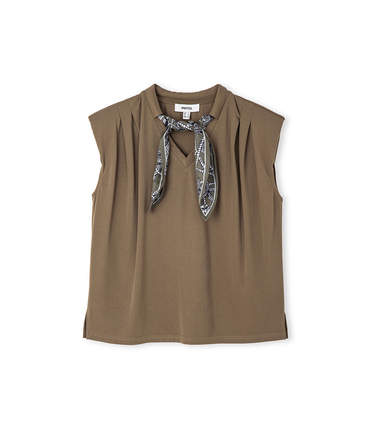 Zoomed T-Shirt with Printed Scarf