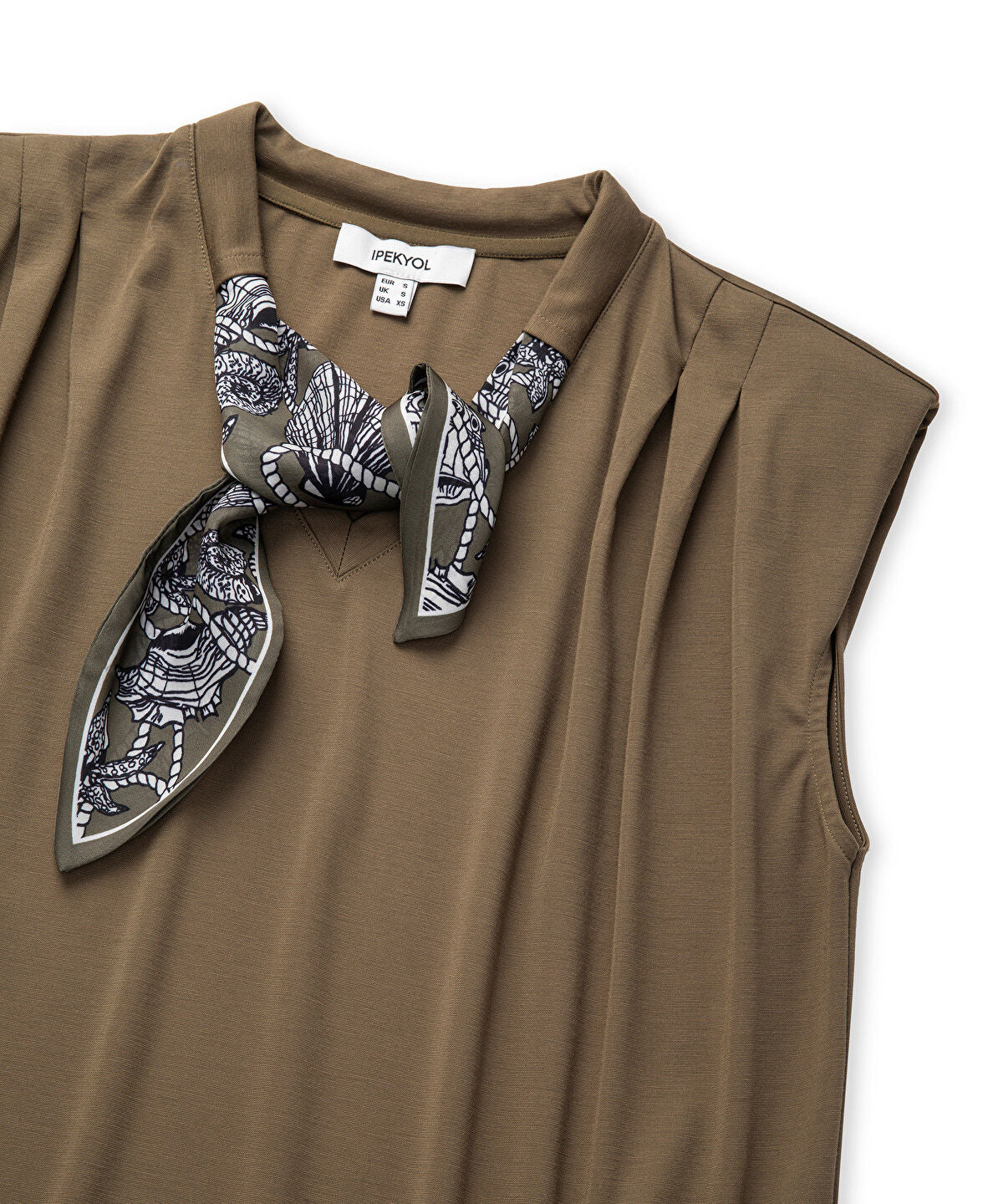 Zoomed T-Shirt with Printed Scarf