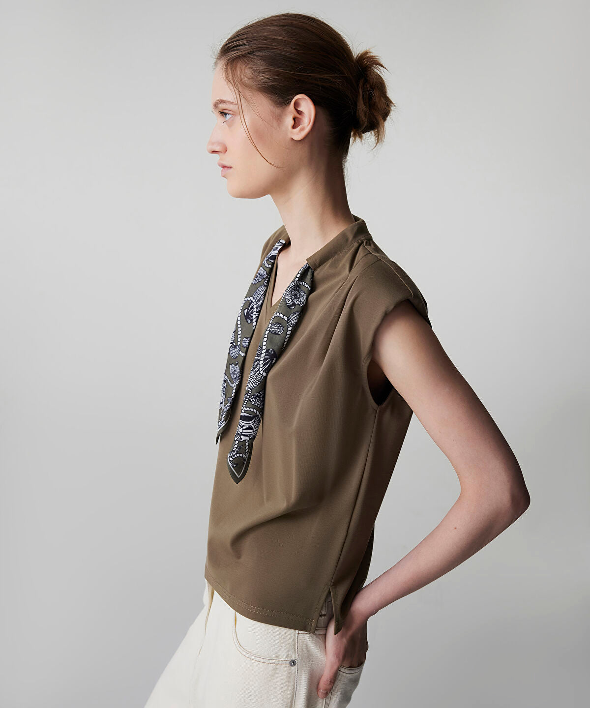 Zoomed T-Shirt with Printed Scarf