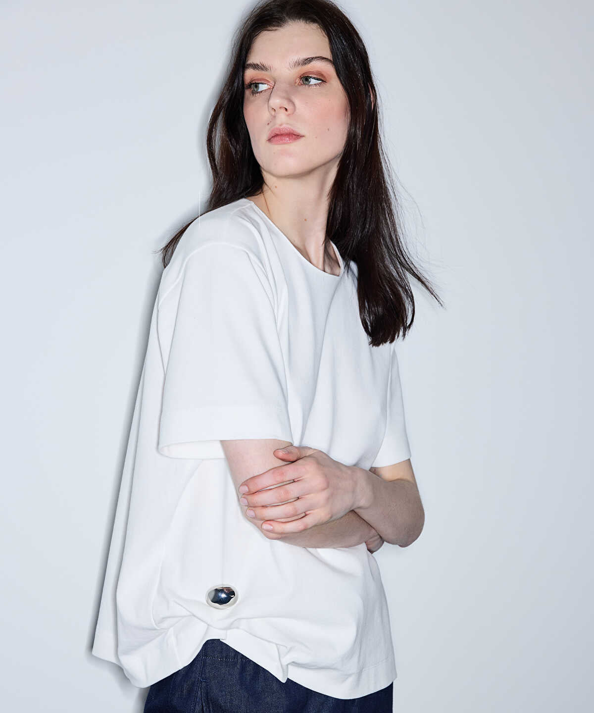 Zoomed Asymmetric T-Shirt with Accessory