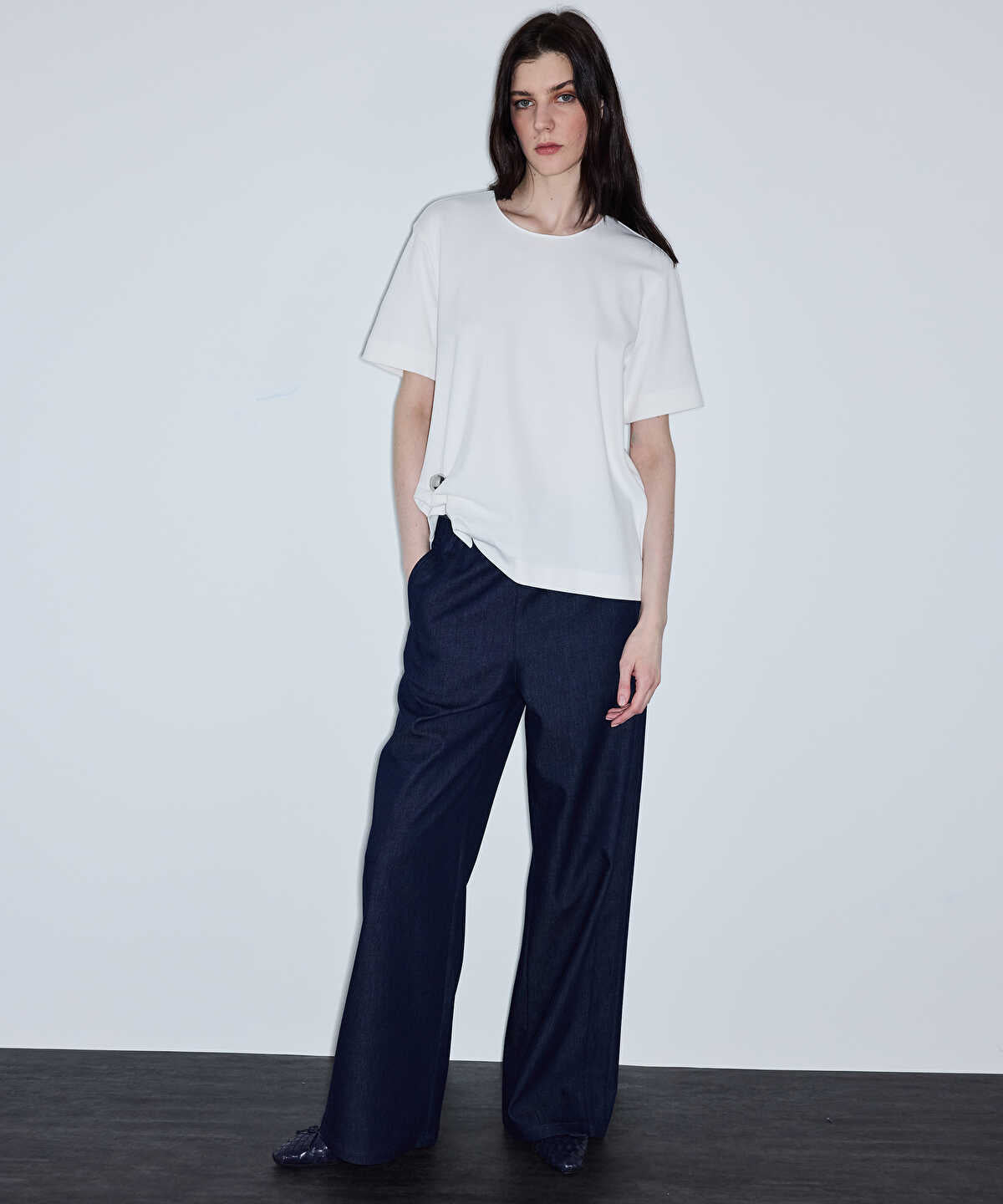 Zoomed Asymmetric T-Shirt with Accessory